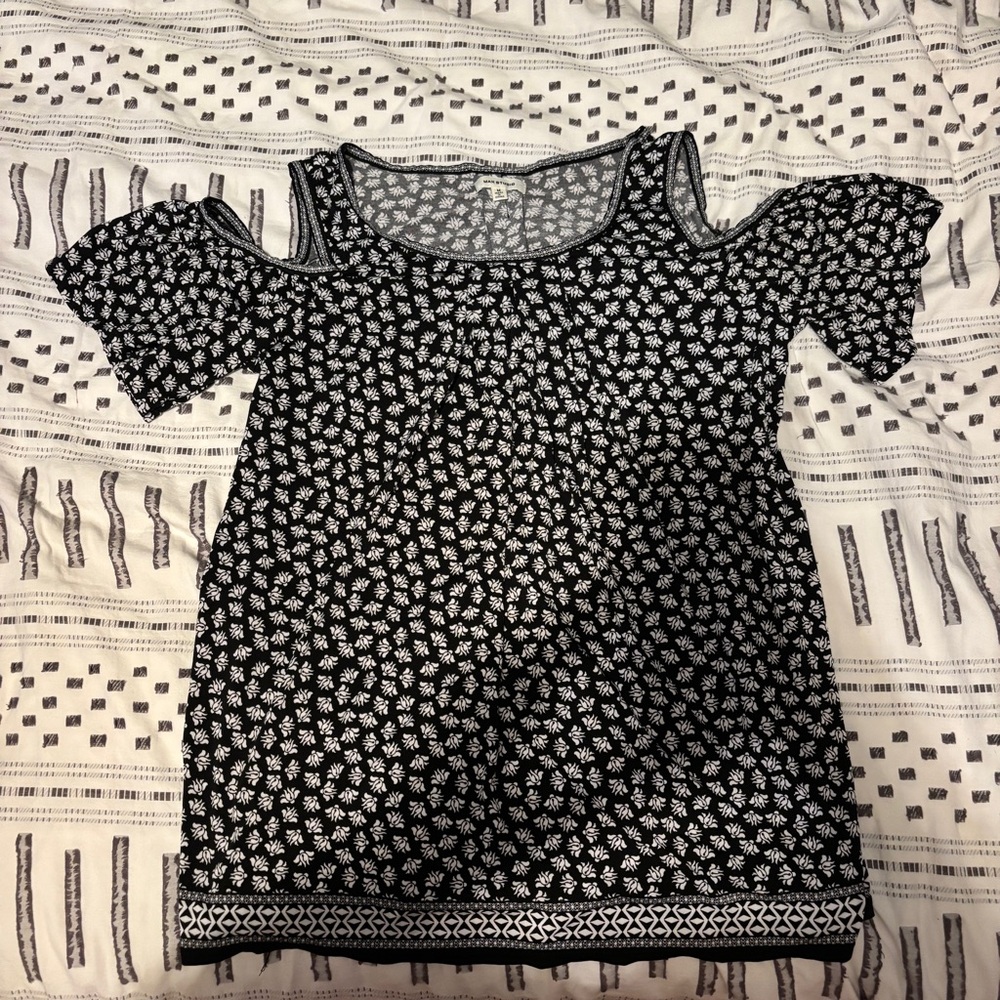 Max Studio shoulder cut out blouse